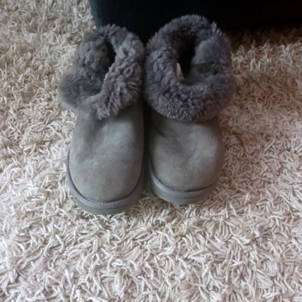 Ugg Ankle boots, grey color, size 9.